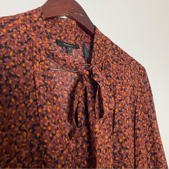 THEORY Blouson Sleeve Top in Floral Silk Crepe Brown Copper Size Small - Picture 4 of 15